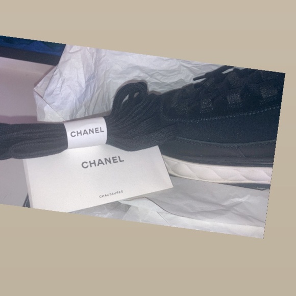 Sneakers - Picture 7 of 8